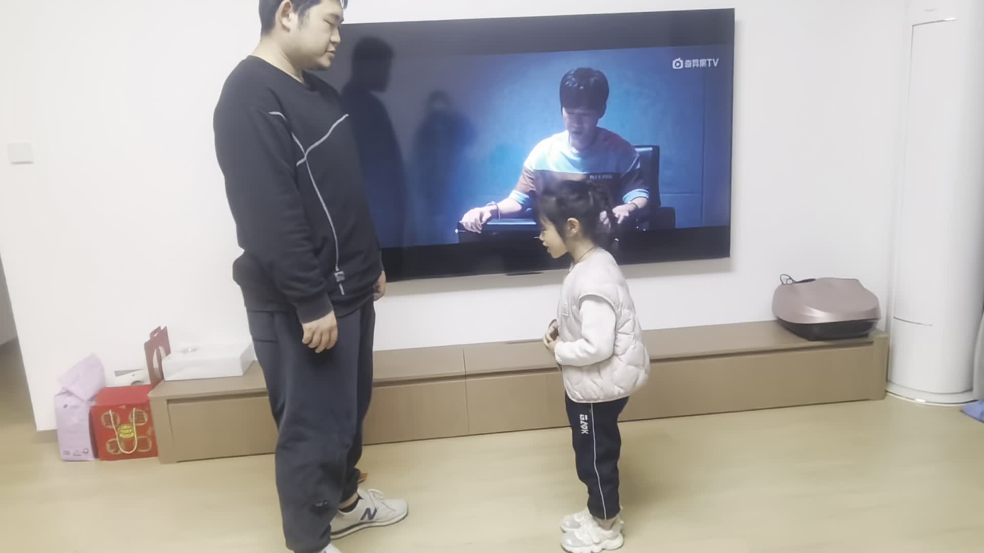 学前B班 徐子伊  问好