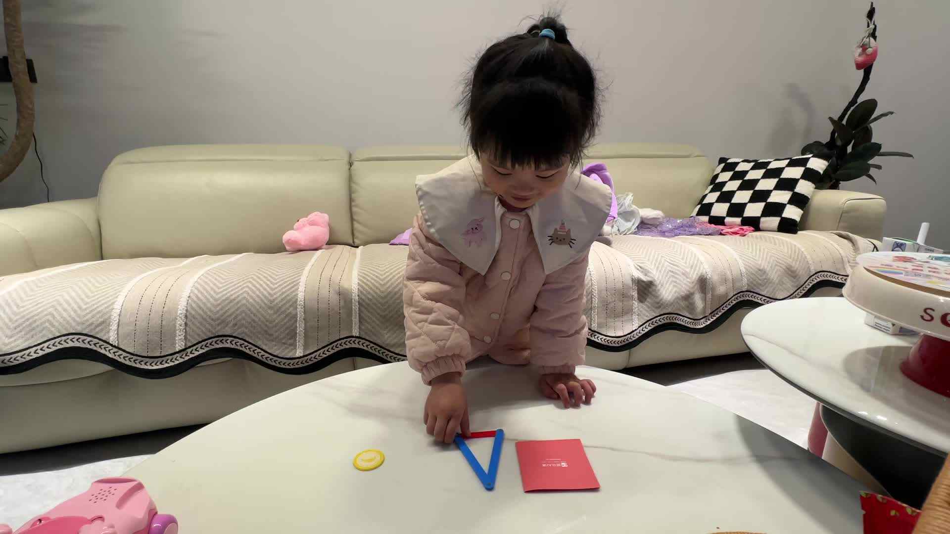 2026，3，24马炘玥认识《圆形，正方形，三角形》家庭闯关