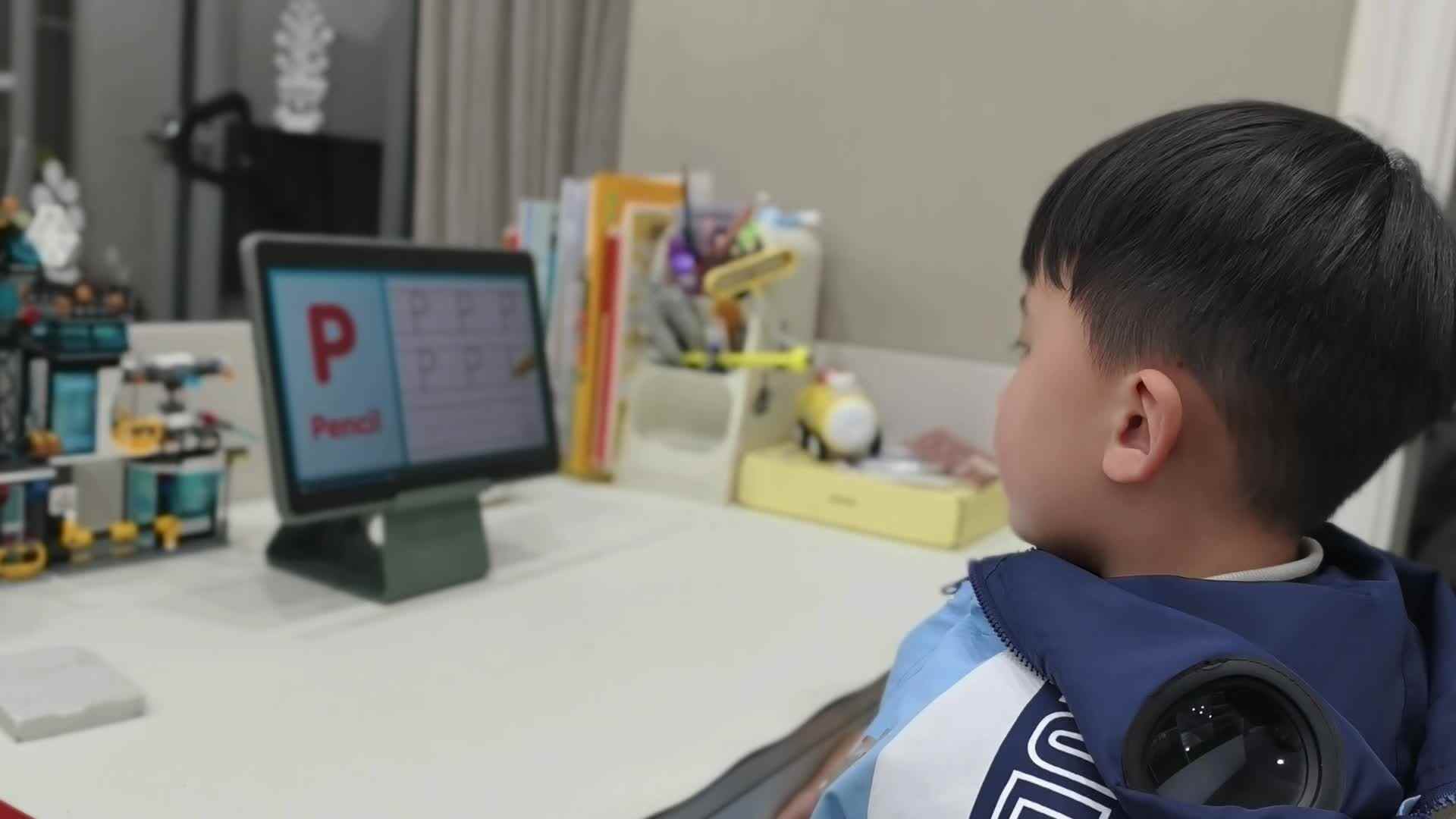 2026.3.17大A班李楷延——观看英语视频