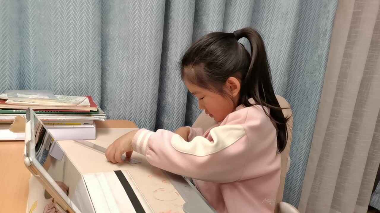 VID_20260313_192605.mp4学前B班宁汐言观看英文视频。