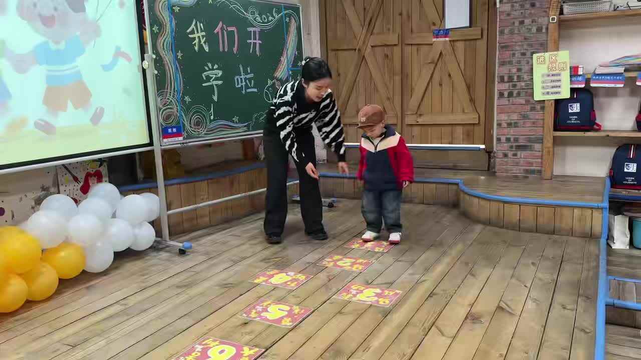 2026.3.2实验小班9号胡舒阳—开学礼跳房子