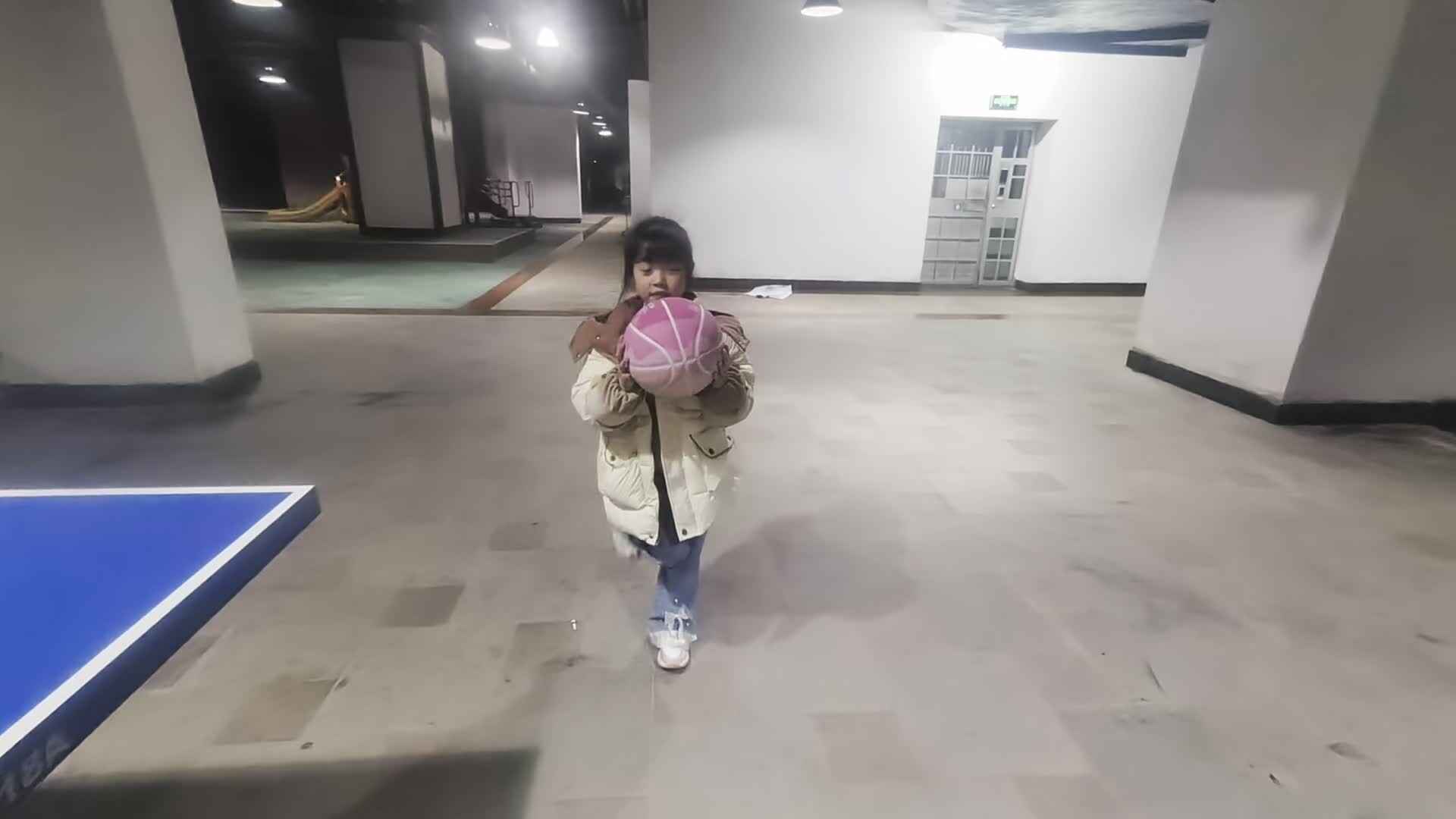 3.16学前 B班 徐子伊  拍球练习