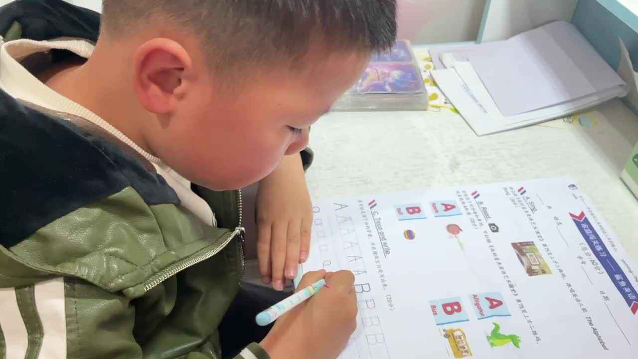 3.21 学b 田熙辰（完成英语作业单 trim.98EB2252-6014-4AB8-8443-CA60906DBCBE.MOV