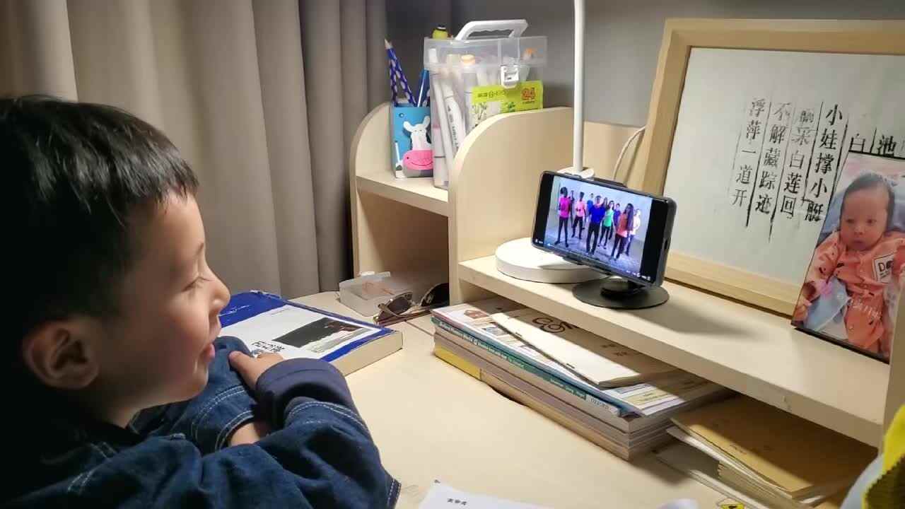 ⁣2026.3.11学B班 王千与 《观看英语视频2》