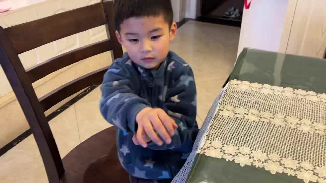 2026.3.24大A班刘奕宸生活练习挽袖子.mp4