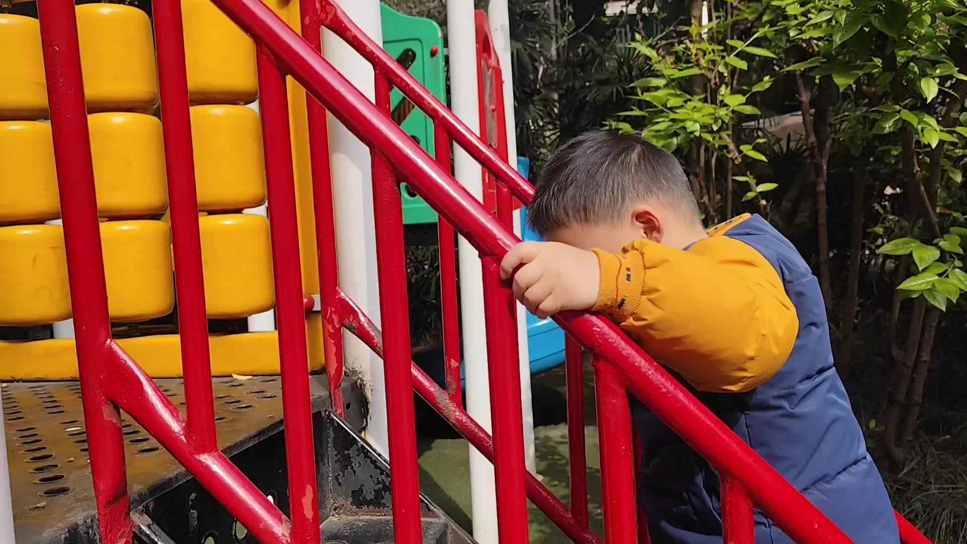 2026.3.20实验小班3号谢缙宇—欢乐滑滑梯