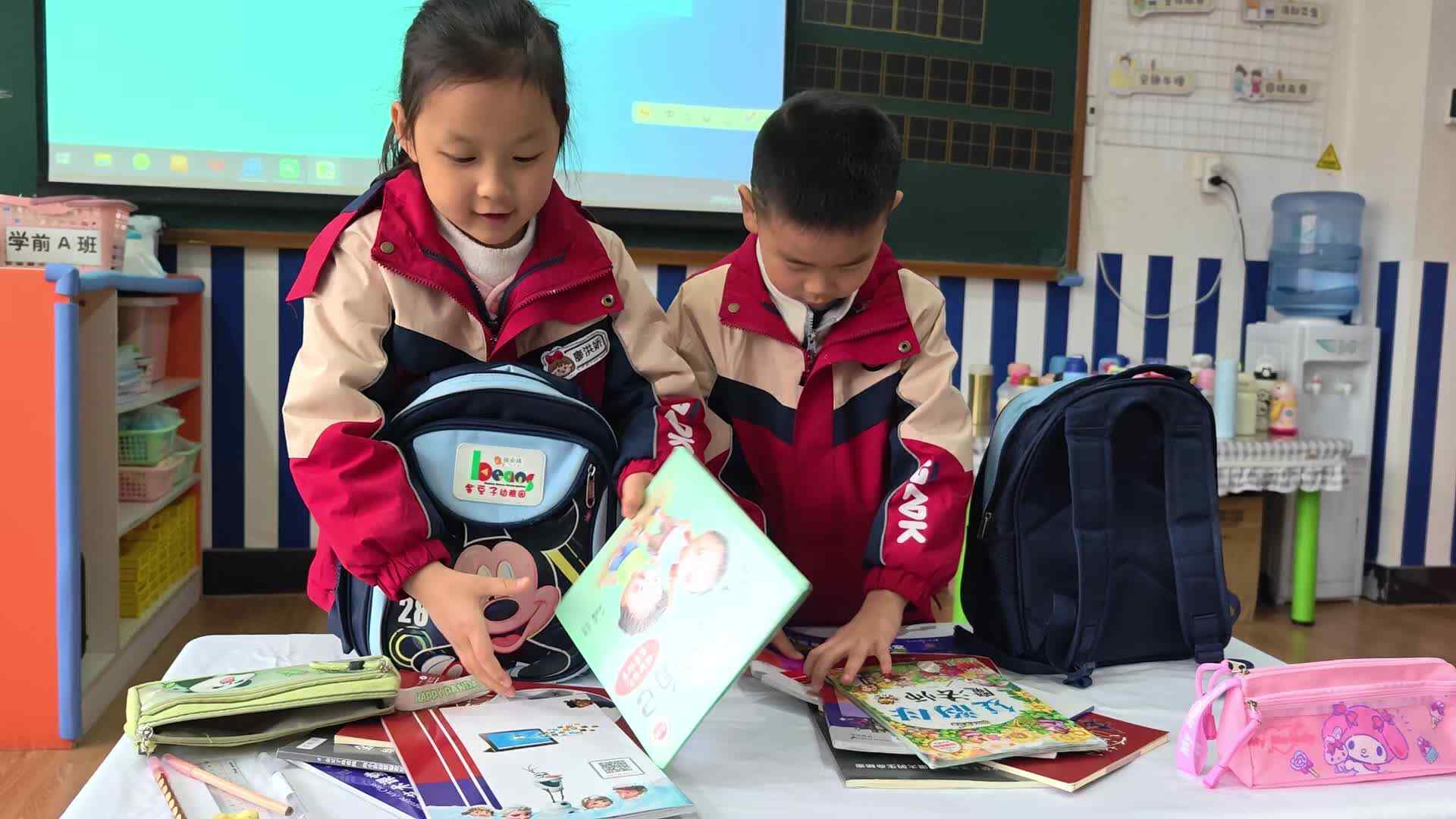 ⁣⁣⁣⁣⁣⁣⁣⁣⁣⁣⁣2026.3.17学A班廖洪娇——整理书包