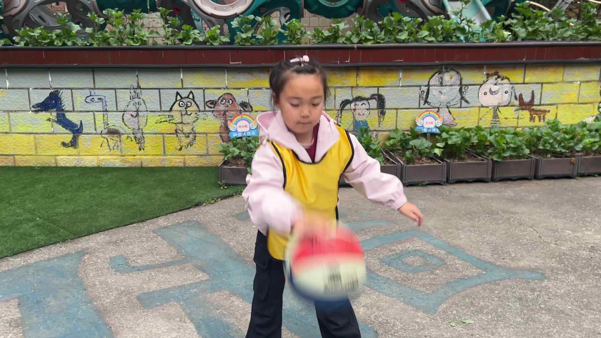 2026.3.9学A班杨颜汐———拍篮球