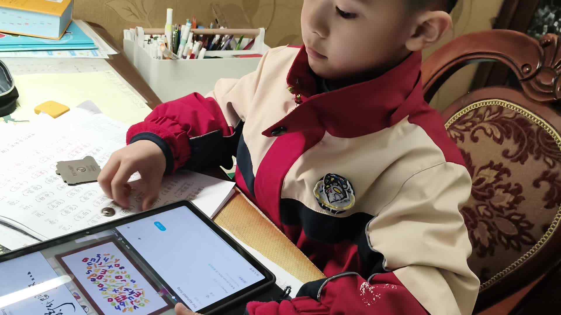 学b刘倬宇看英语视频20260322.mp4