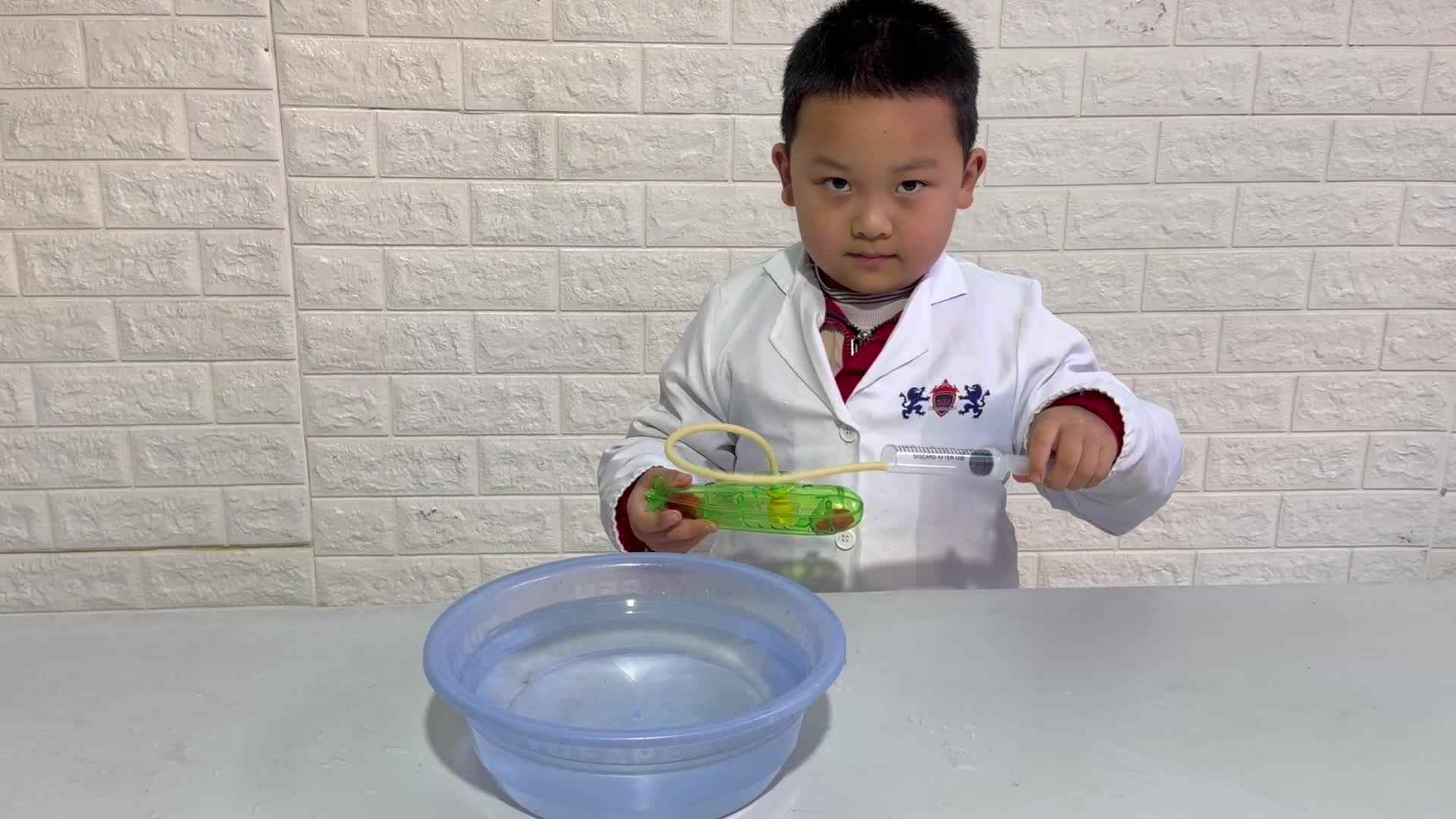 2026.3.10实验大班徐嘉毅——会沉浮的核潜艇