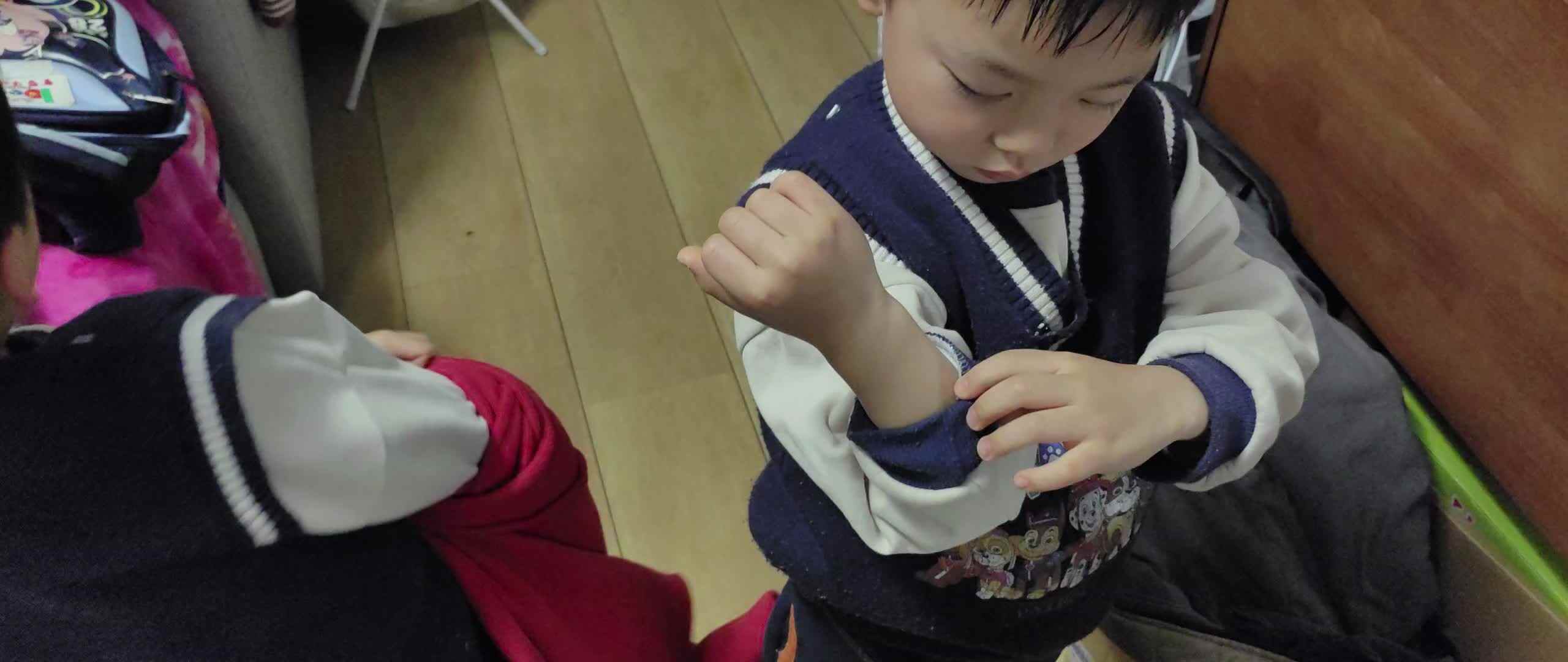 ⁣⁣⁣大A班2026.3.24李柯辰李柯佑挽袖子.mp4