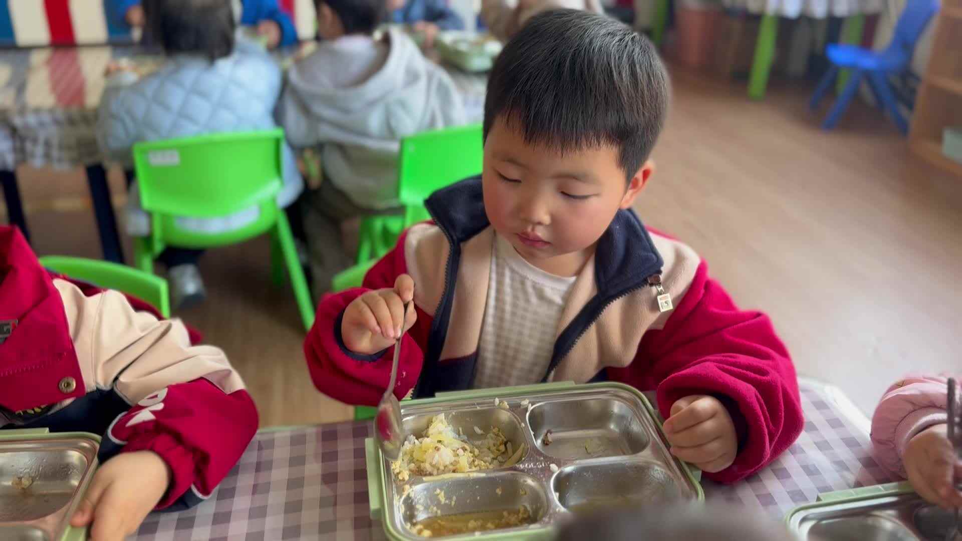 2026.3.4 中A班 王梓名—《独立用餐》