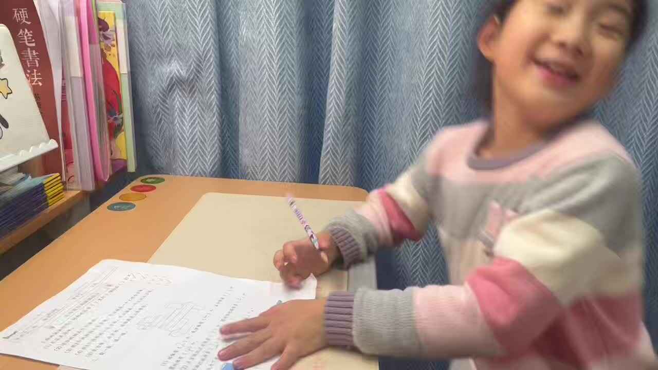 mmexport1774526406338.mp4学前B班宁汐言完成逻辑思维游戏单。