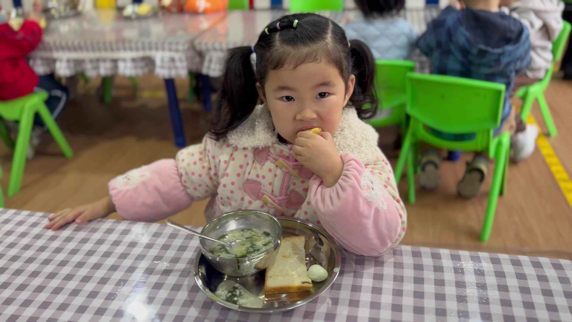 2026.3.5 中A班 胡可昕— 《独立用餐》