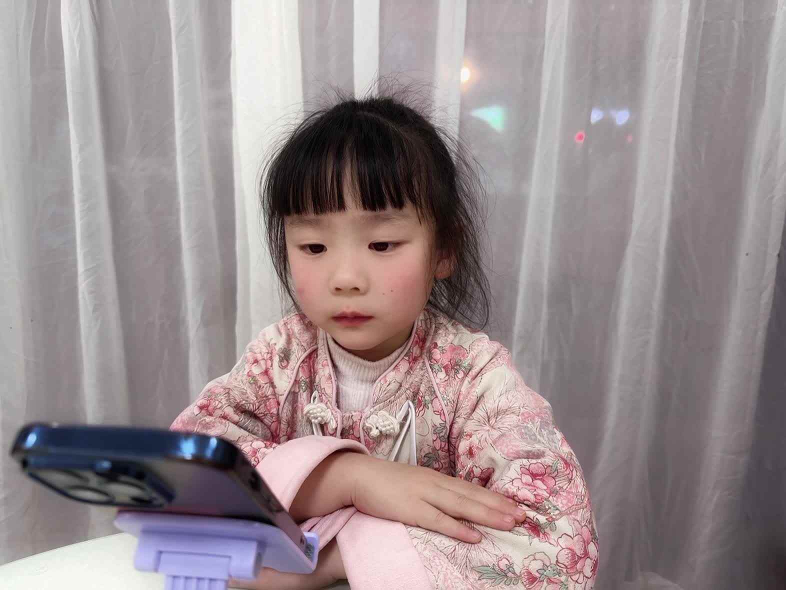 2026年3月27日大A班夏爱林～观看英语视频