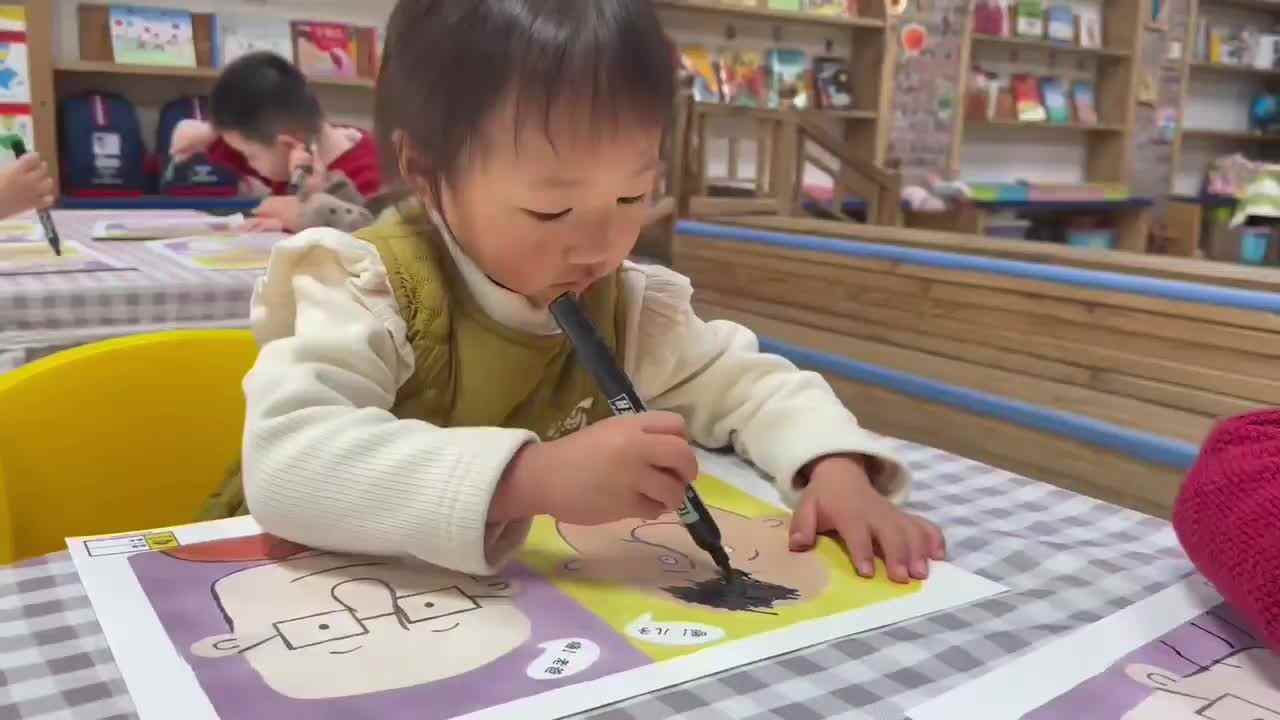 2026.3.10实验小班11号陈舒梦—绘画《爷爷和爸爸》