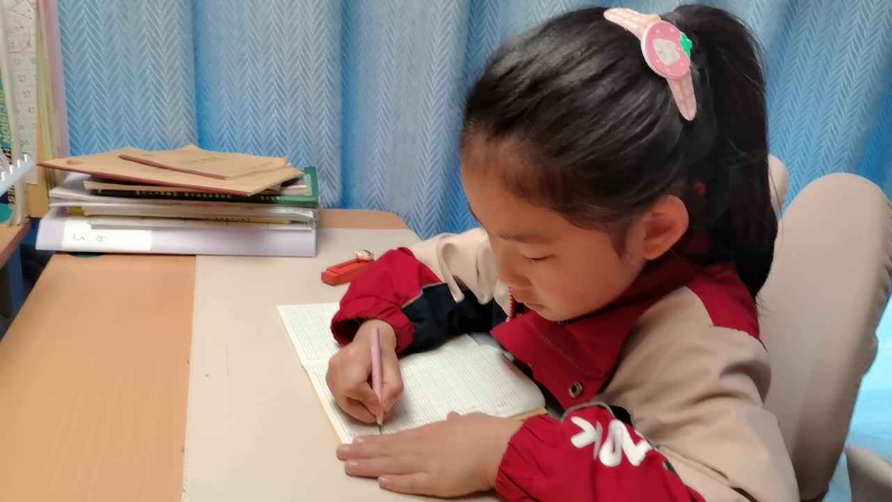 VID_20260311_183208.mp4学前B班宁汐言书写汉字。