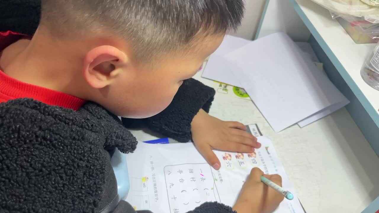 ⁣⁣3.17 学b 田熙辰（完成语文作业单） trim.731EA977-C4FA-468F-B5E4-633B5D567EB0.MOV