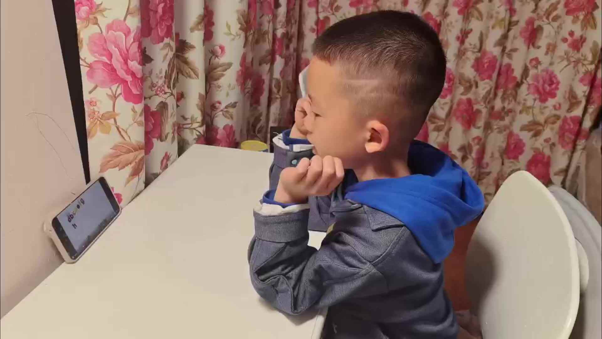 跟读英文儿歌，朗读单词