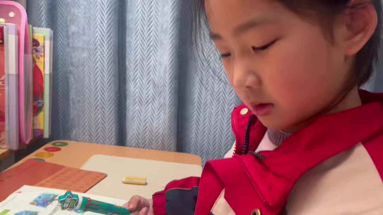 mmexport1774270562047.mp4学前B班宁汐言指读阅读识字是第21页的内容。