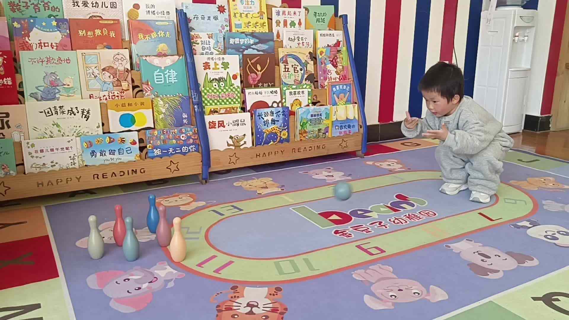 2026.3.5肖肖 打倒保龄球