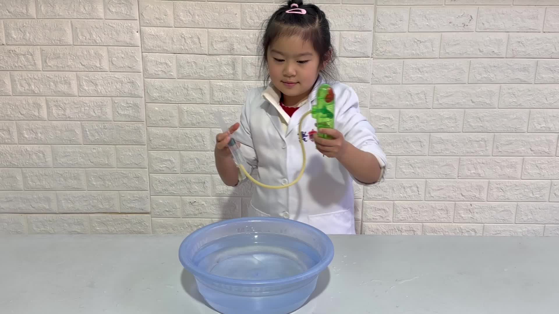 2026.3.10实验大班高芊源——会沉浮的核潜艇