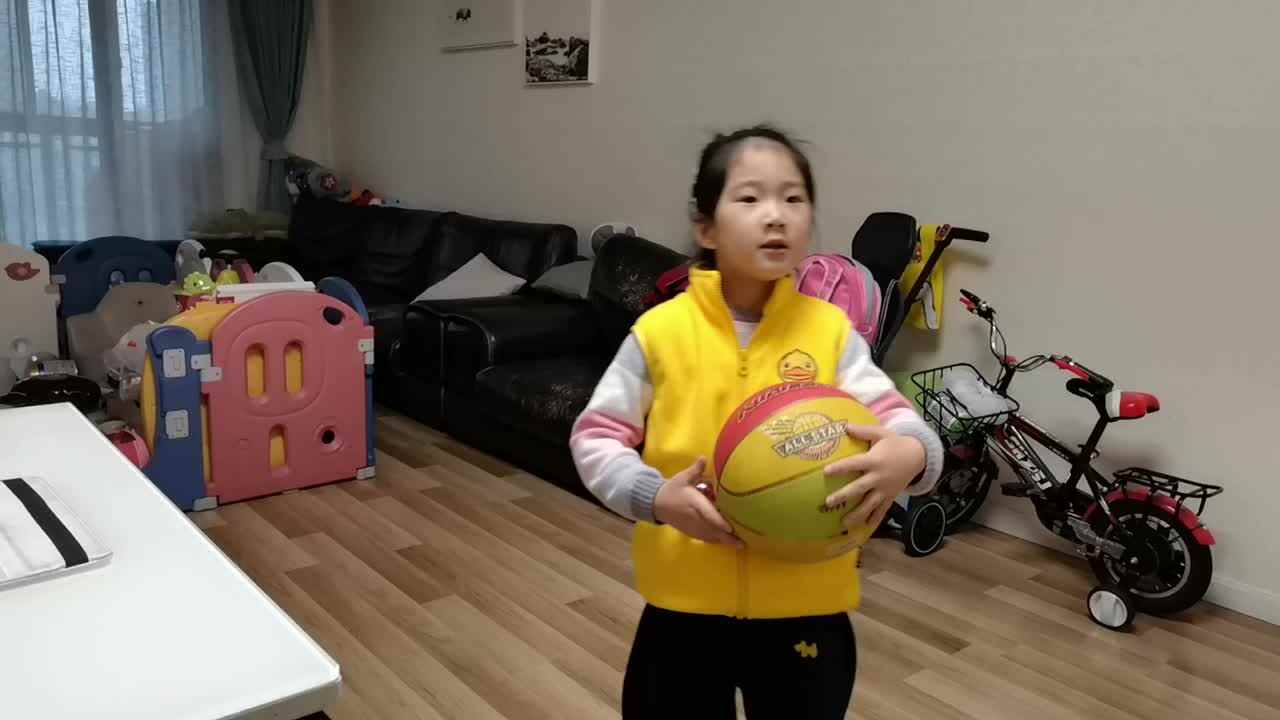 VID_20260327_181556.mp4学前B班宁汐言体能训练，篮球操练习。