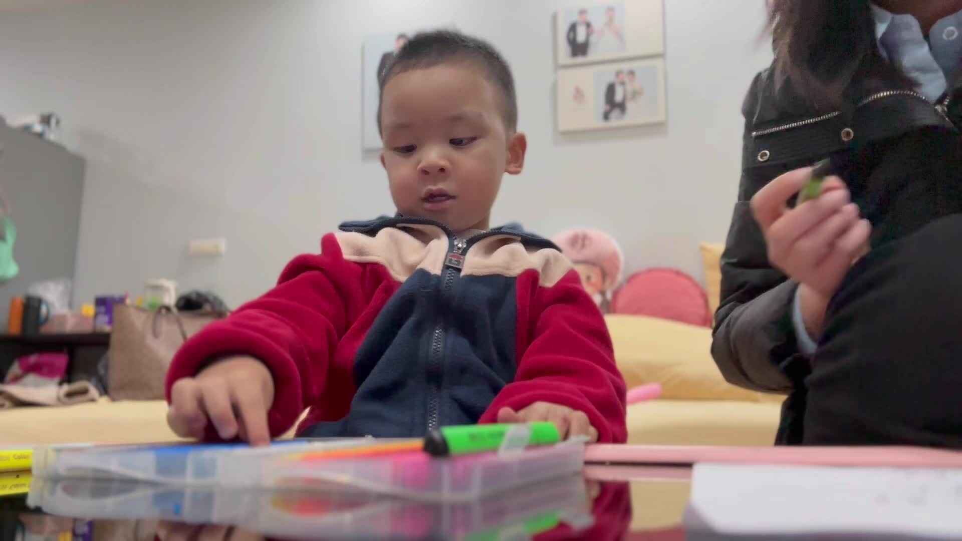 2026.3.23 实验小班 胡舒阳 指读绕口令《大兔和小兔》