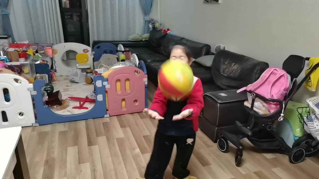 VID_20260320_205826.mp4学前B班宁汐言体能训练，篮球操练习。