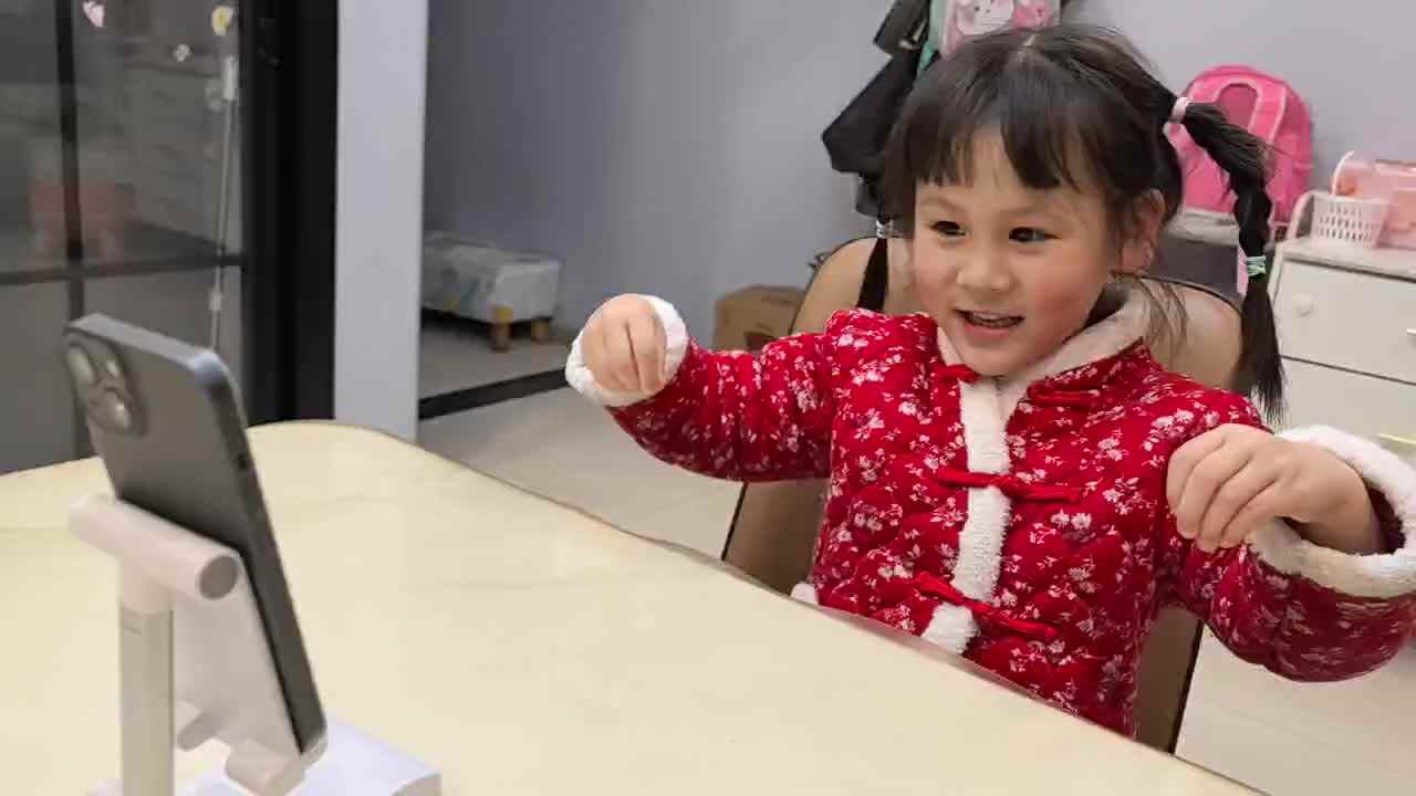 观看视频《我会穿衣服》88806.mov