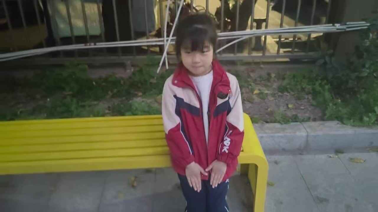 学前B班  徐子伊 坐和站姿练习