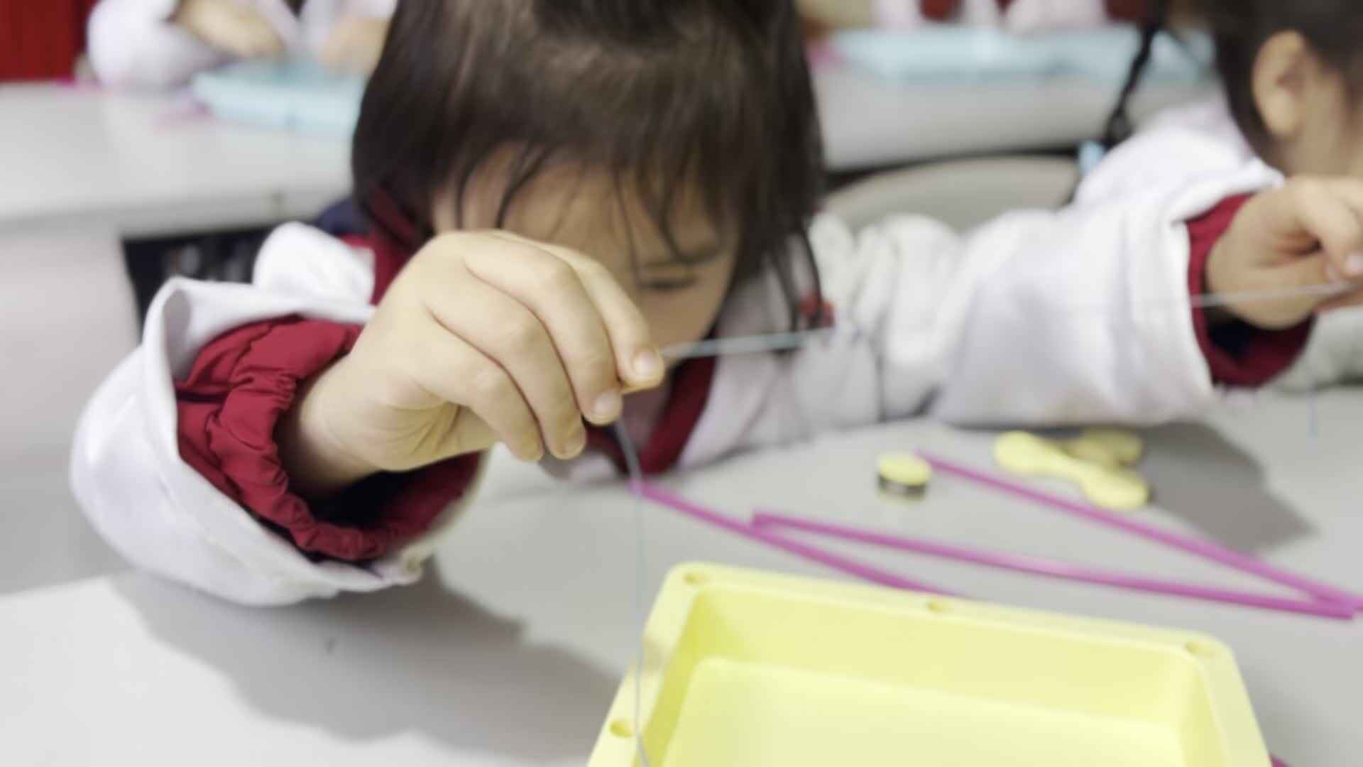 2026.3.18  实验中班 易诗珺 科学实验 《神奇的摩擦力》.mp4