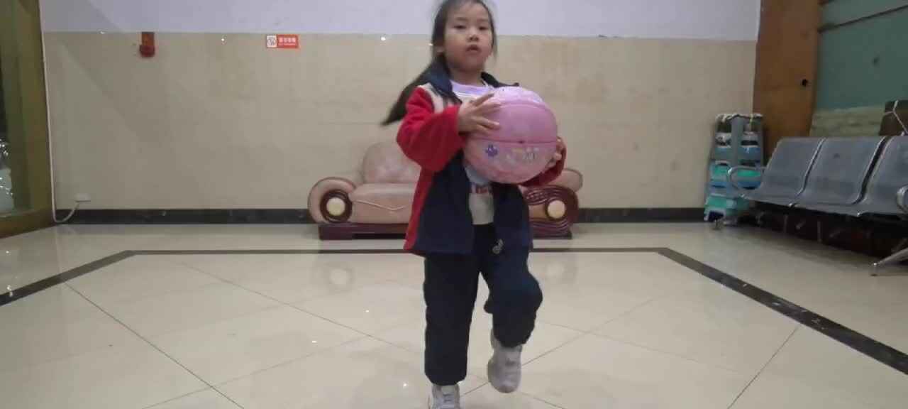 ⁣2026.3.9学前A班张弦思啊—拍球练习.mp4