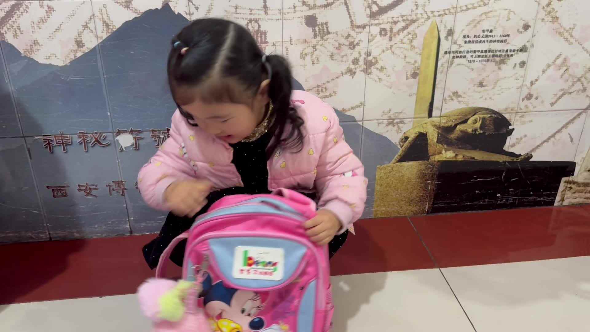 2026.3.4 中A班 胡可昕—《背书包》