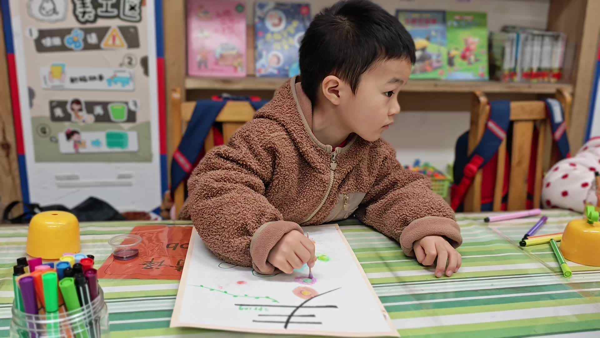 2026.3.20  实验中班  姜清译  美工课《春分》.mp4