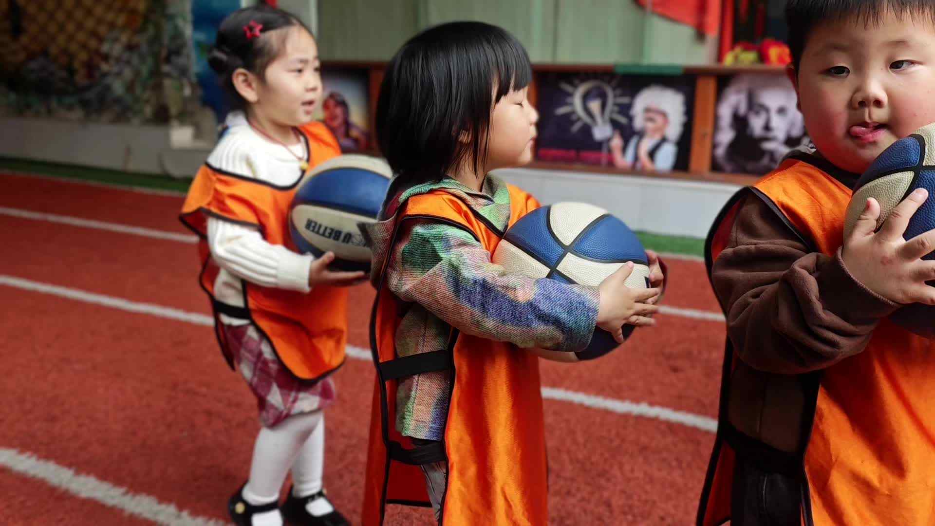 2026.3.12 实验中班 张笑笑《篮球课》.mp4