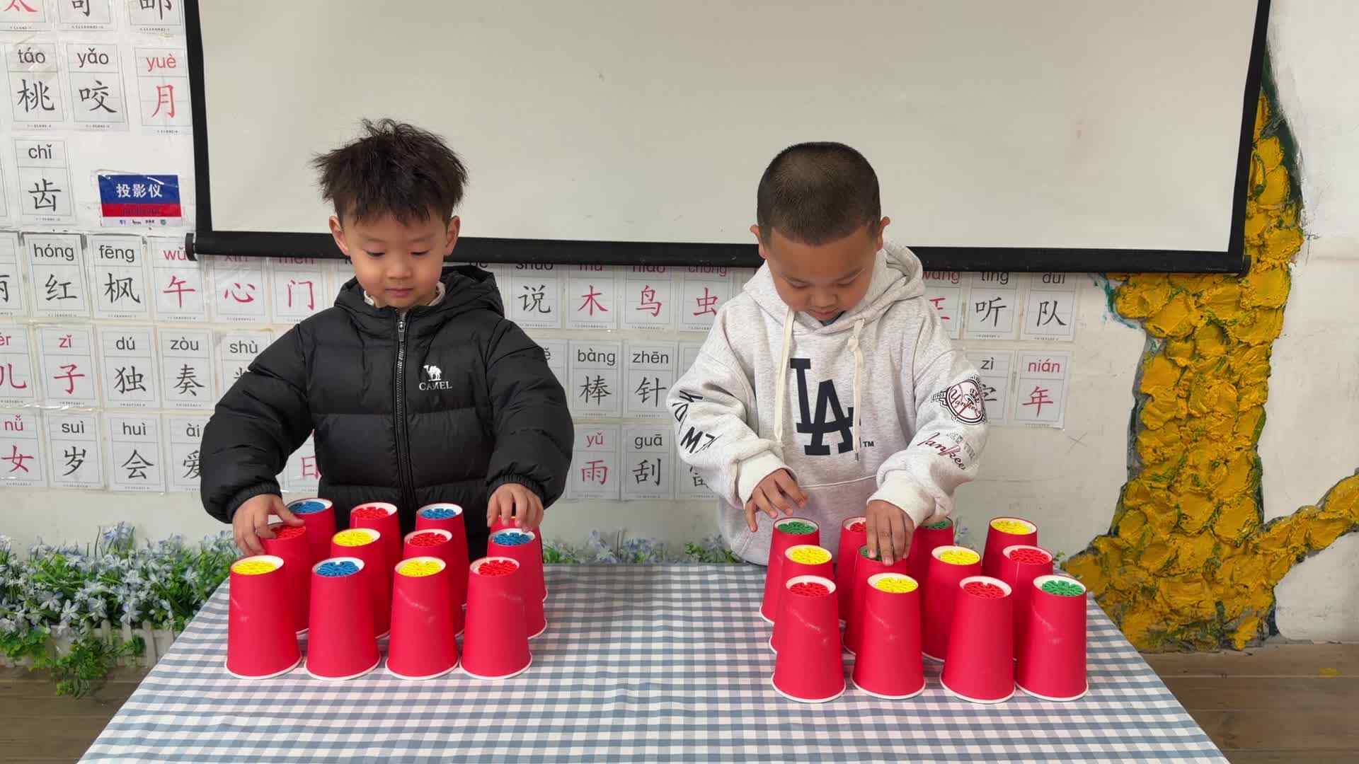 2026.3.25 实验大班 周昊燃、徐嘉毅——彩色雪花片魔方