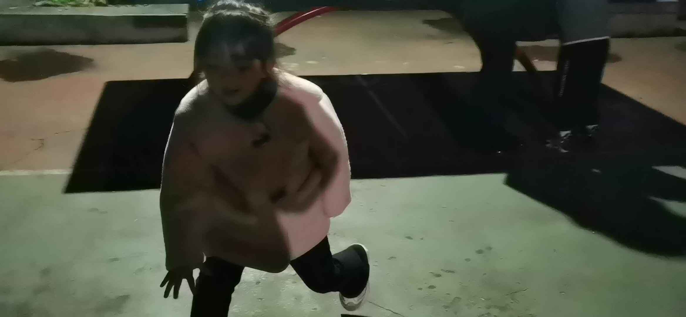 实验大班马司雨练习拍球