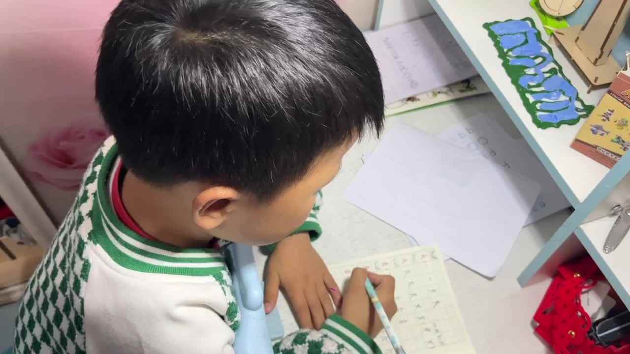 3.11 学b 田熙辰（书写汉字） trim.D55F2629-A3F9-4F1D-B951-273902A2B8B1.MOV