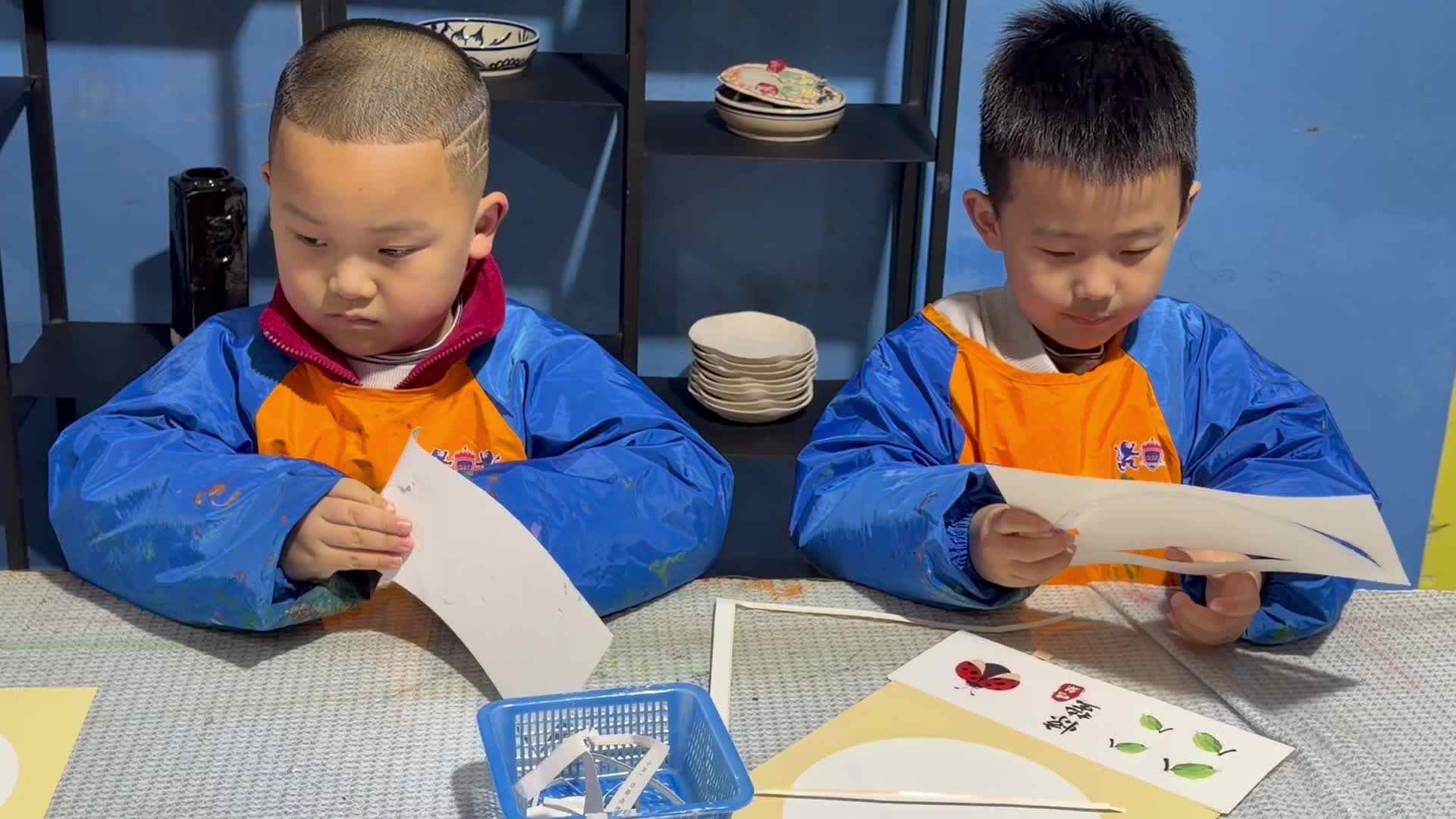 2026.3.19实验大班徐嘉毅、郑铭瑞——惊蛰吃梨