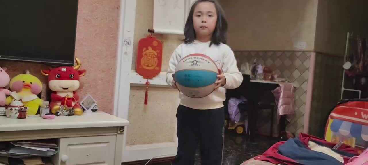 ⁣⁣2026.3 .11学A班杨颜汐——拍球练习