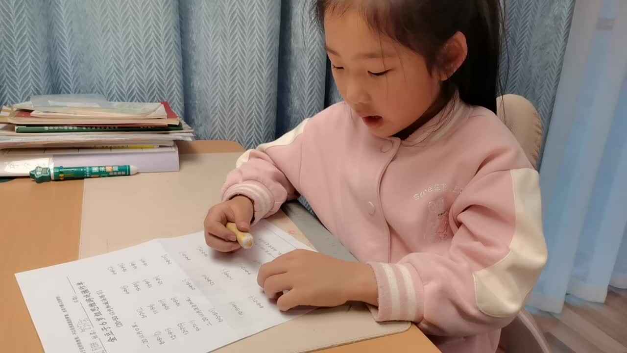 VID_20260313_184339.mp4学前B班宁汐言完成逻辑思维游戏单。