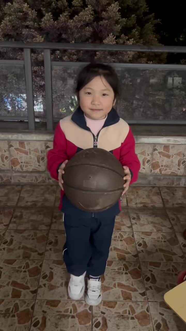 ⁣⁣3.9日学B班李瑞溪拍球练习.MOV