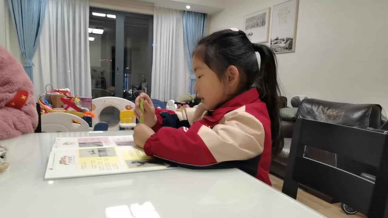 VID_20260309_205225.mp4学前B班宁汐言练习正确坐姿和执笔