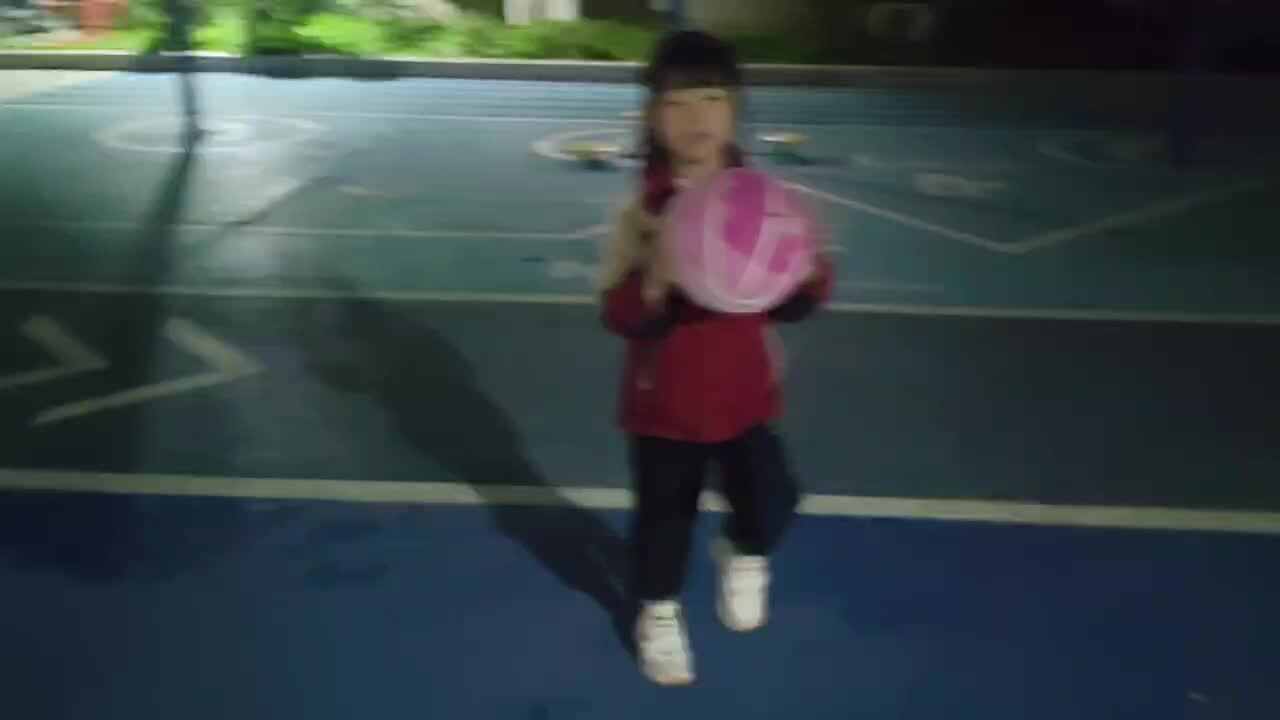 学前B班 徐子伊 拍球练习