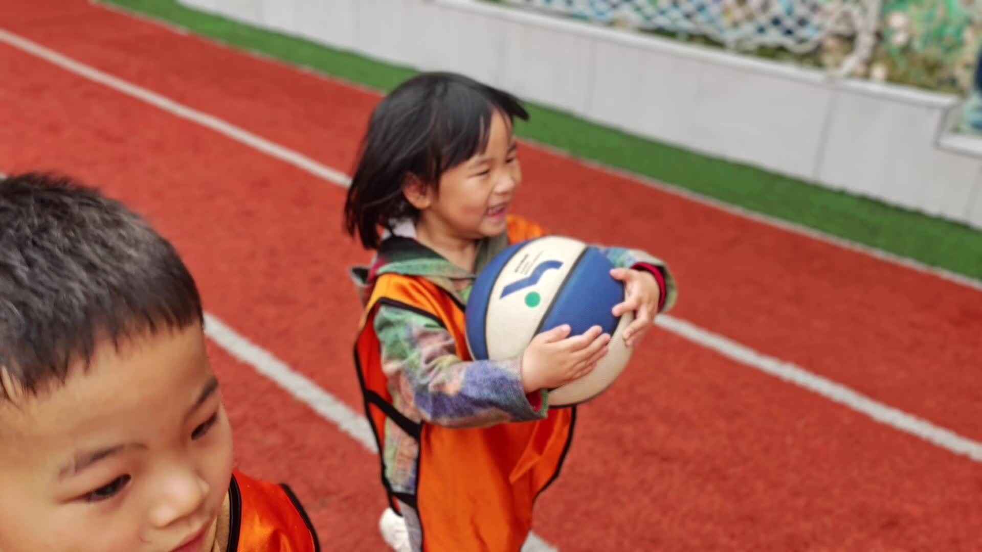 2026.3.12 实验中班  周卿羽《篮球课》.mp4