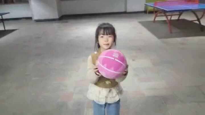 3.22 学前B班 徐子伊 拍球练习