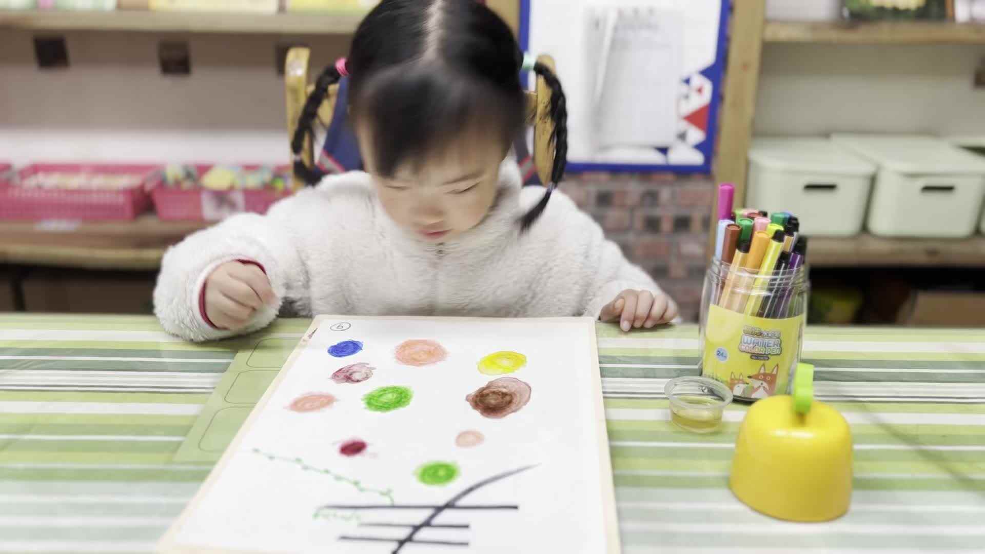 2026.3.20 实验中班  周恬羽  美工课《春分》.mp4