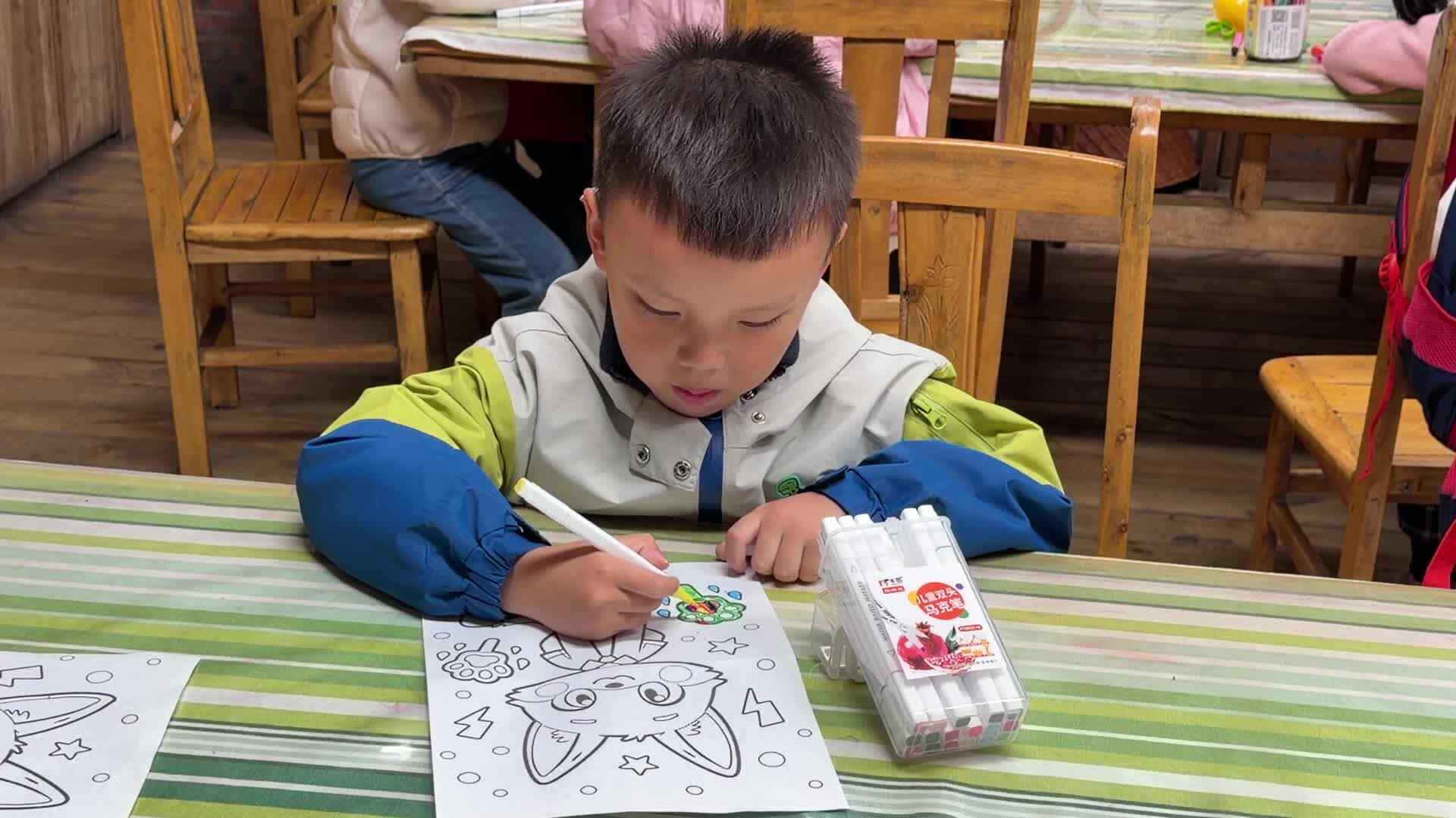 ⁣2026.3.31 实验大班 吴羡——涂色练习