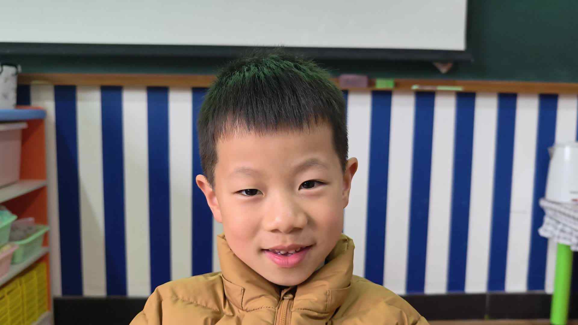 ⁣⁣2026.3.4学A班钟昊彦——坐姿练习